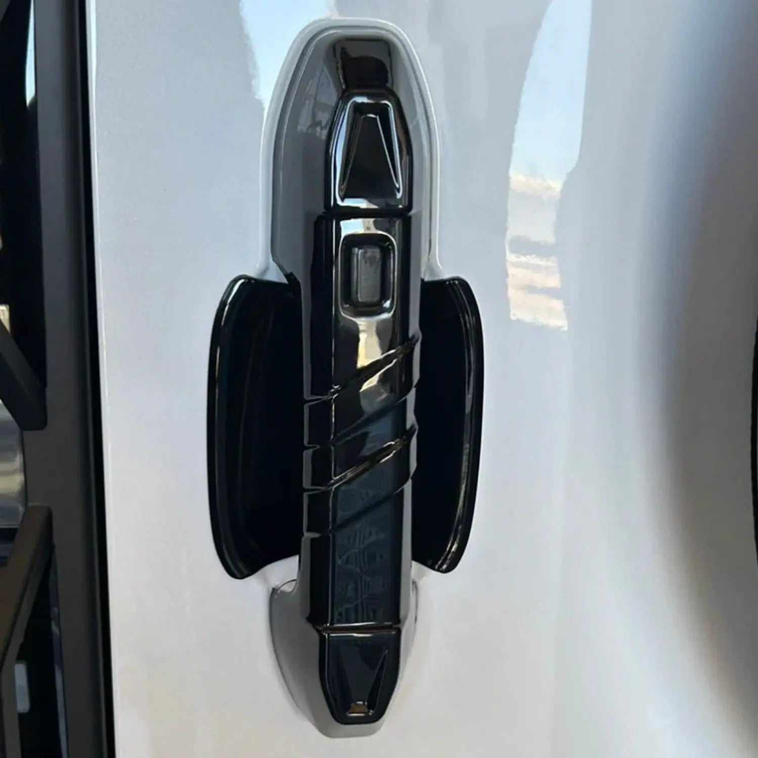 Jetour T2 (25-On) Gloss Black Rear Tailgate Door Handle Cover